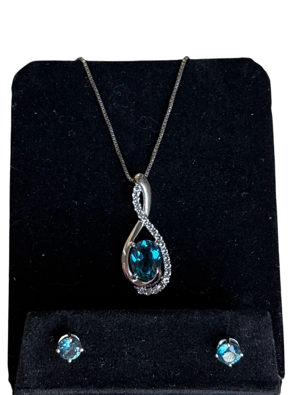 Kay Jewelers 925 Italy Sterling Silver London Blue Topaz Necklace & Earring Set
